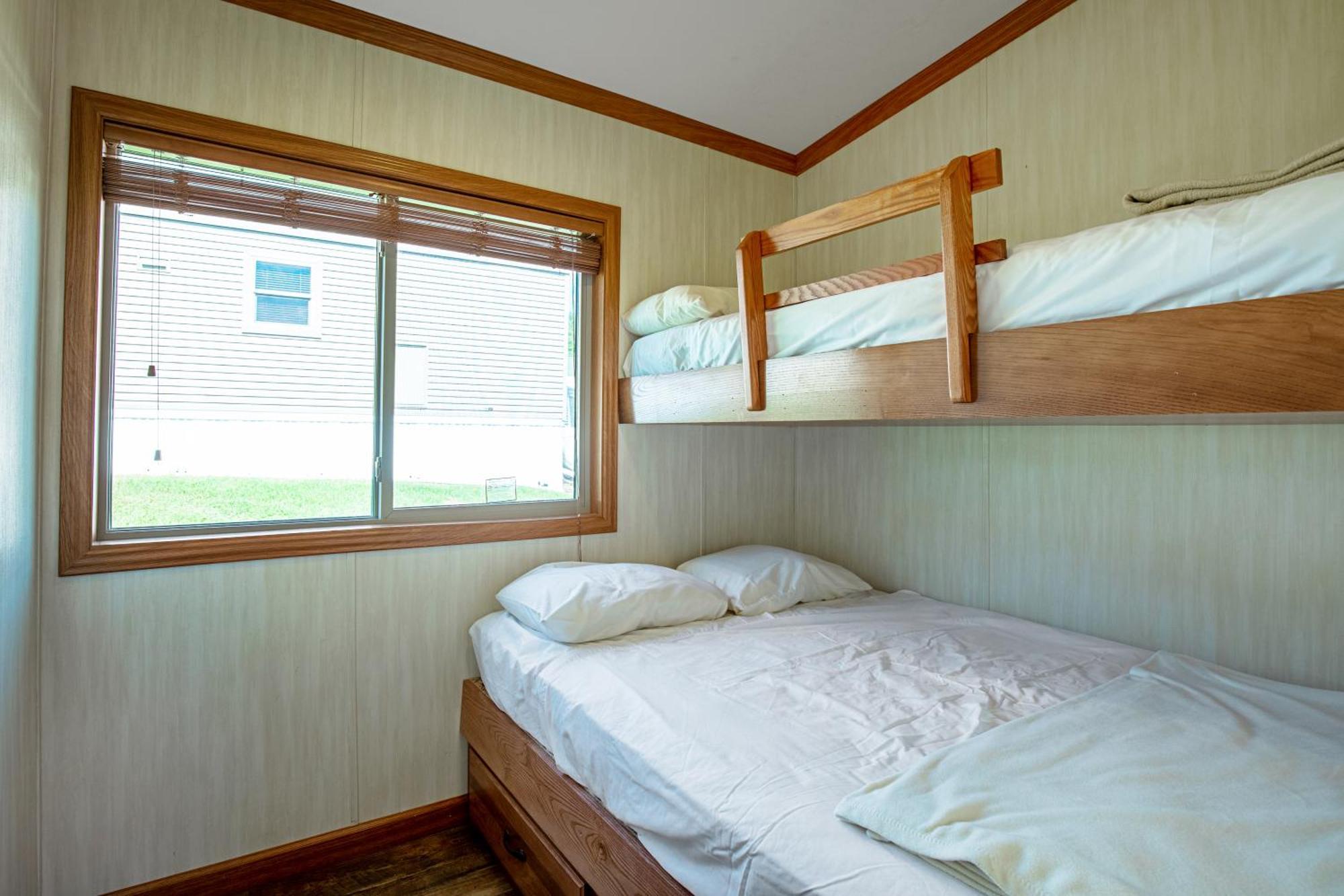 Plymouth Rock Camping Resort Deluxe Cottage Elkhart Lake Exterior foto