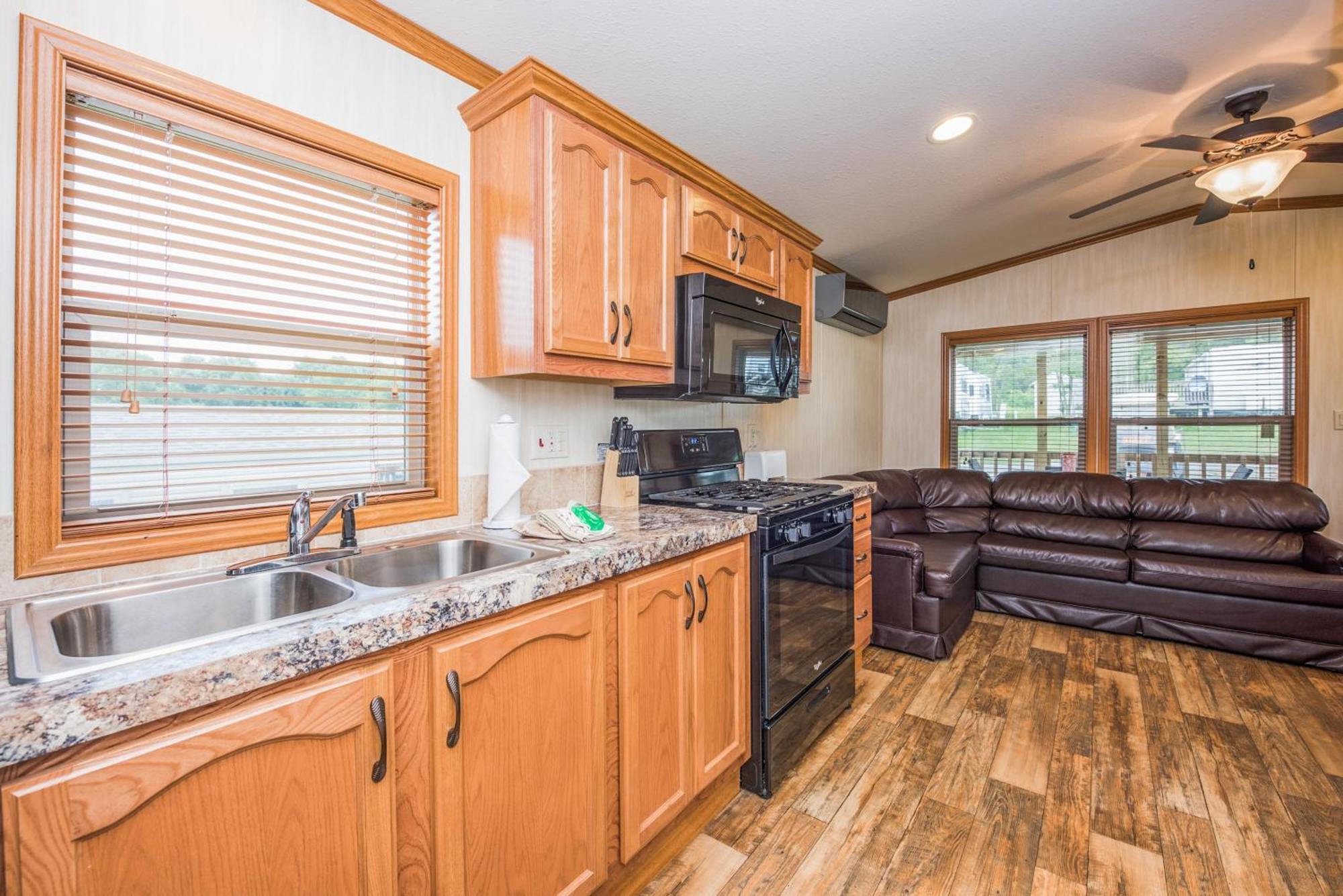Plymouth Rock Camping Resort Deluxe Cottage Elkhart Lake Exterior foto