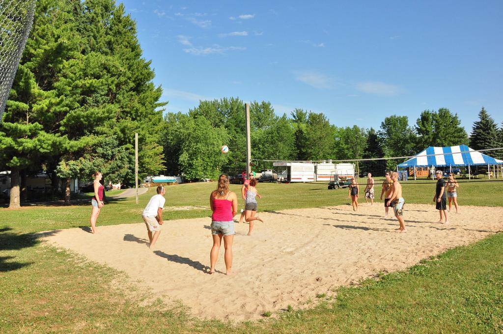 Plymouth Rock Camping Resort Deluxe Cottage Elkhart Lake Exterior foto