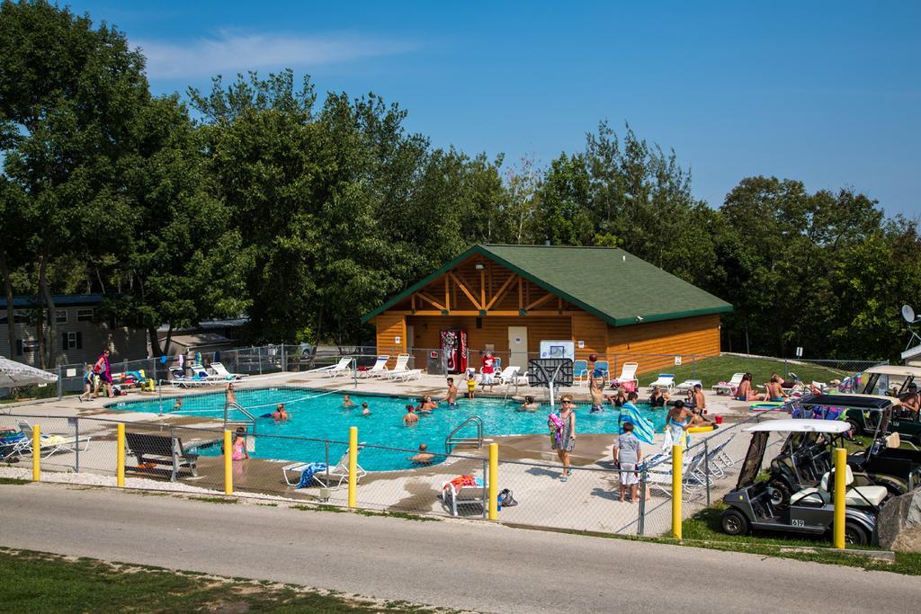 Plymouth Rock Camping Resort Deluxe Cottage Elkhart Lake Exterior foto